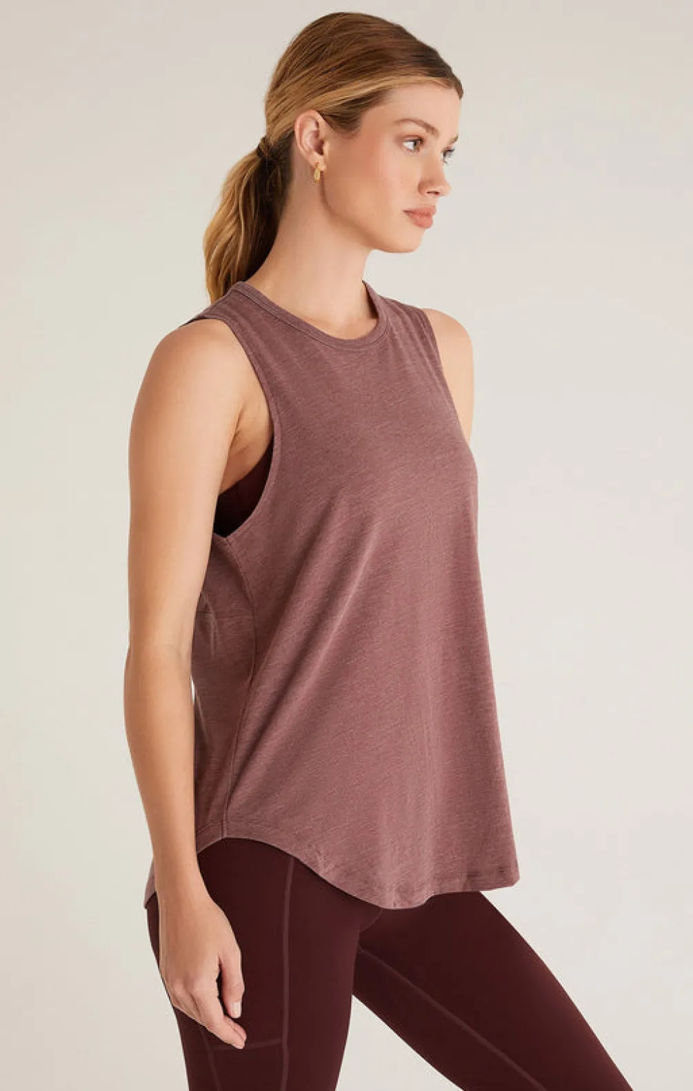 glow_with_the_flow_tankda_SKU7cb75103c91775db055570550d4336ab_3.webp New Z Supply Glow With The Flow Tank-Dark Cola|