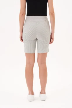 Outlet Up! Striped Modern Shorts|